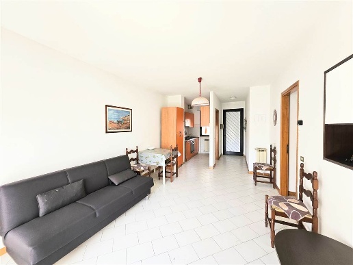 appartamento in vendita a Massa in zona Marina dei Ronchi