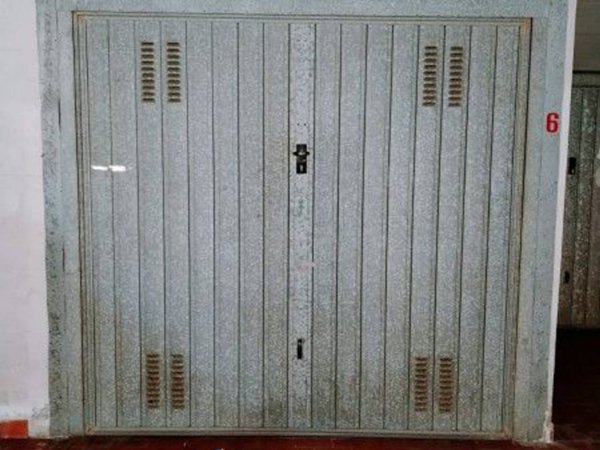 negozio in vendita a Massa in zona Marina di Massa