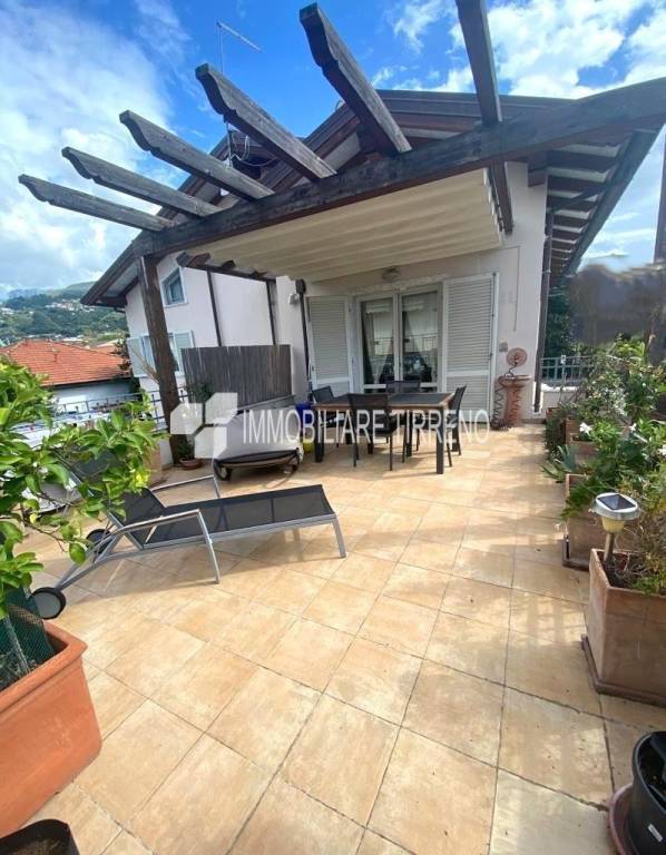 appartamento in vendita a Massa in zona Centro Storico