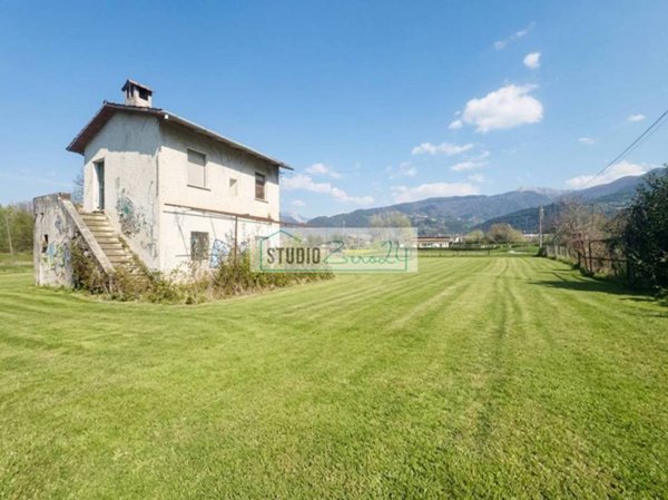 casa indipendente in vendita a Massa