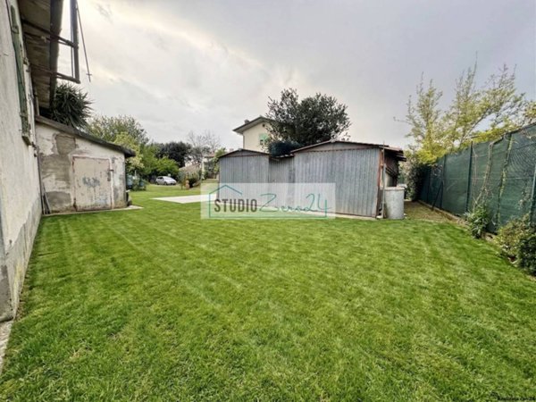 casa indipendente in vendita a Massa