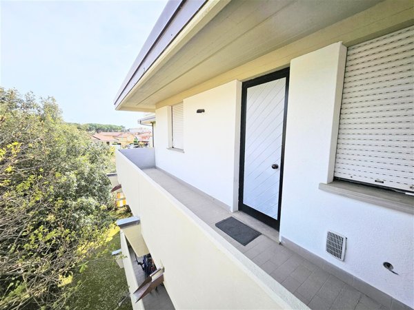 appartamento in vendita a Massa in zona Marina dei Ronchi