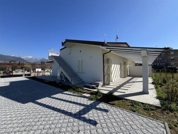 casa indipendente in vendita a Massa in zona Marina di Massa