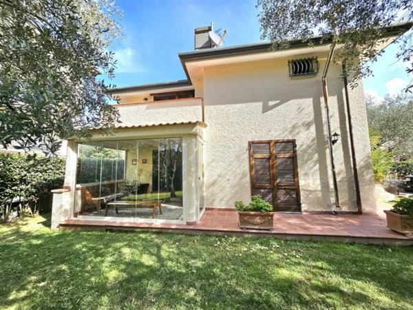 casa indipendente in vendita a Massa in zona Centro Storico