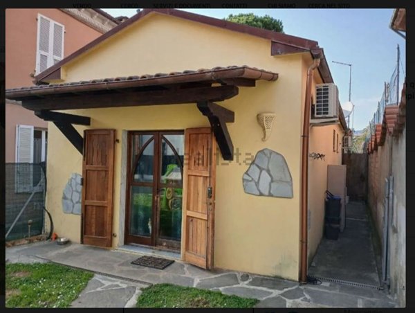 casa indipendente in vendita a Massa