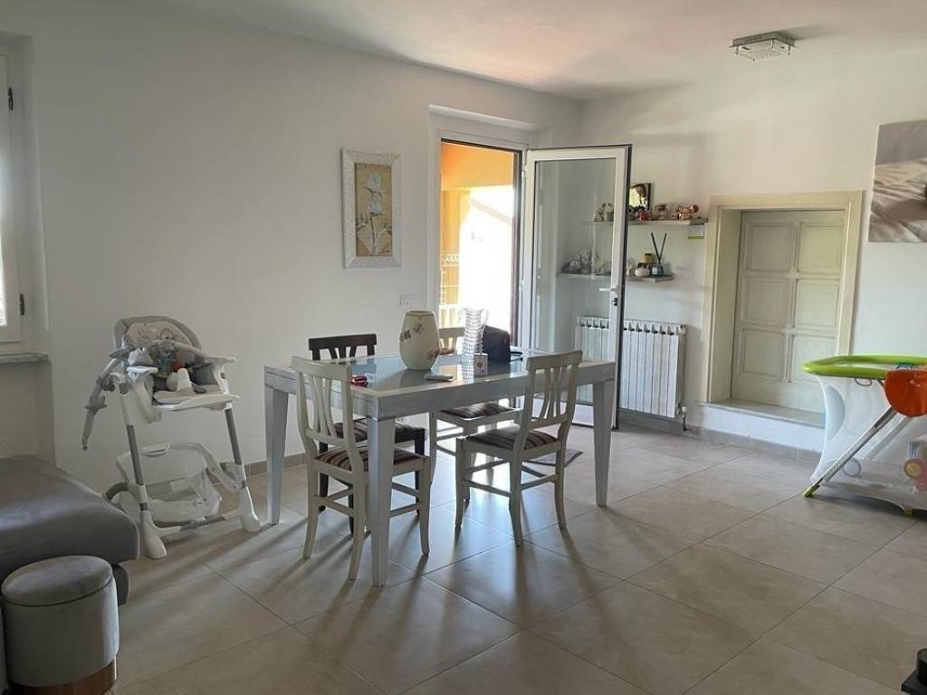appartamento in vendita a Massa in zona Marina di Massa