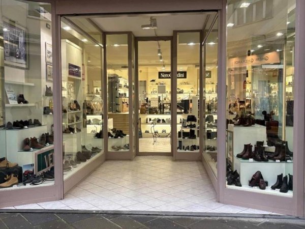 negozio in vendita a Massa in zona Centro Storico