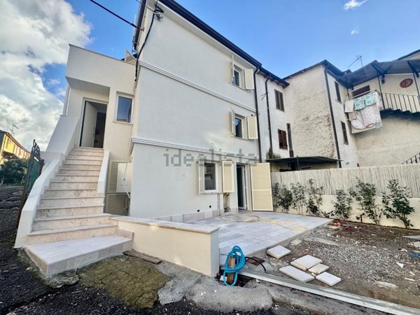 casa indipendente in vendita a Massa