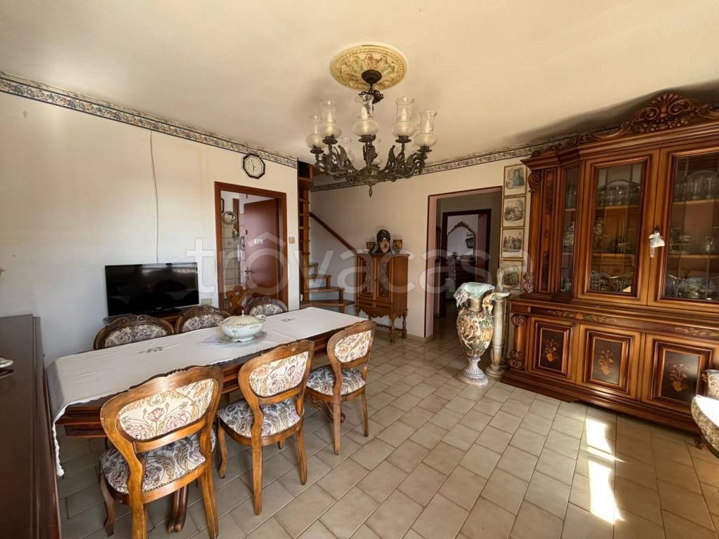 appartamento in vendita a Massa in zona Marina di Massa
