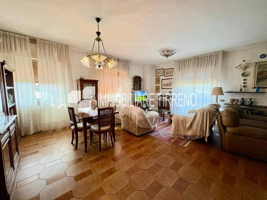 appartamento in vendita a Massa in zona Romagnano