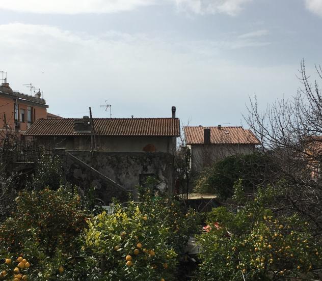 appartamento in vendita a Massa in zona Borgo del Ponte