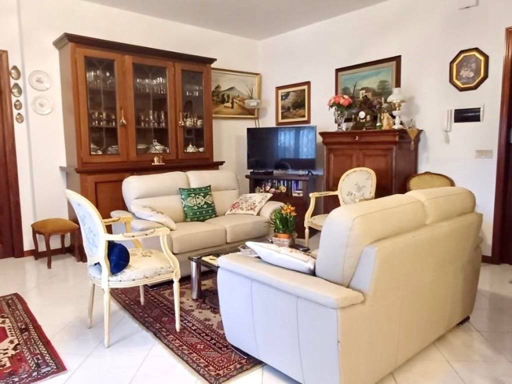 appartamento in vendita a Massa in zona Centro Storico