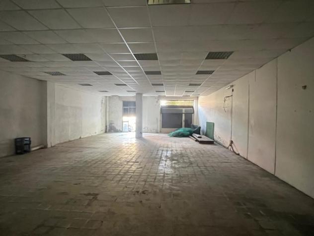 locale di sgombero in vendita a Massa in zona Quercioli