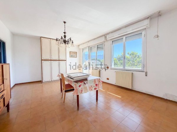 appartamento in vendita a Massa in zona Marina di Massa