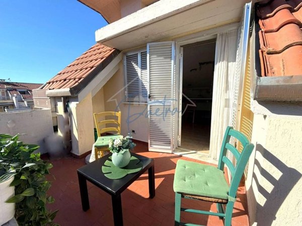 appartamento in vendita a Massa in zona Marina di Massa