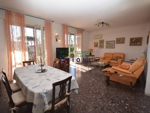 appartamento in vendita a Massa in zona Marina di Massa