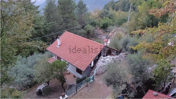 casa indipendente in vendita a Massa in zona Centro Storico