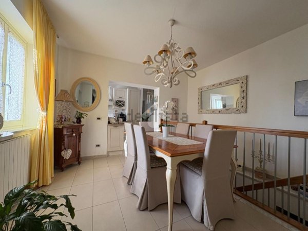 casa indipendente in vendita a Massa