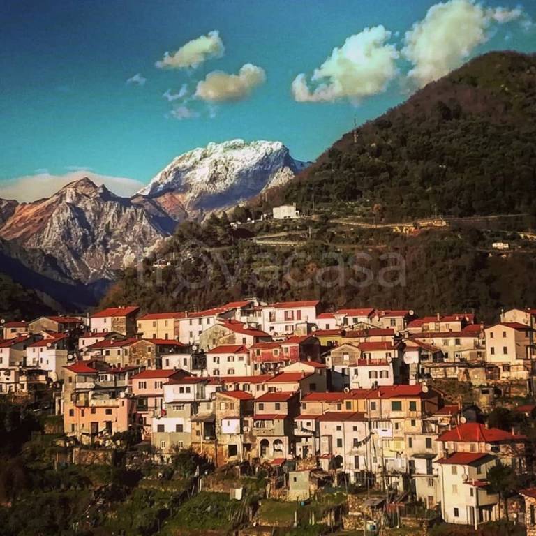 casa indipendente in vendita a Massa in zona Antona