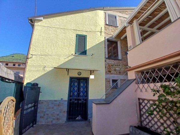 casa indipendente in vendita a Massa in zona Mirteto