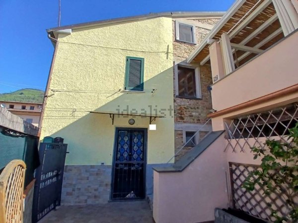 casa indipendente in vendita a Massa in zona Mirteto
