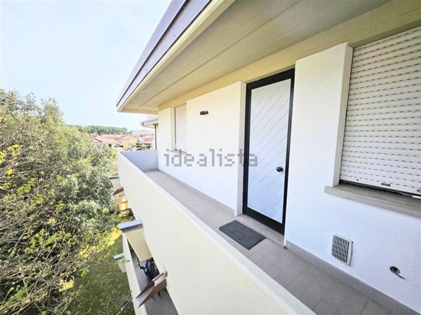 appartamento in vendita a Massa in zona Marina dei Ronchi