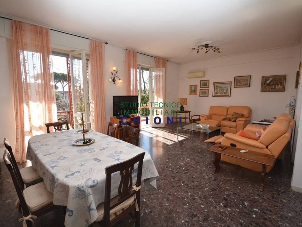 appartamento in vendita a Massa in zona Marina di Massa