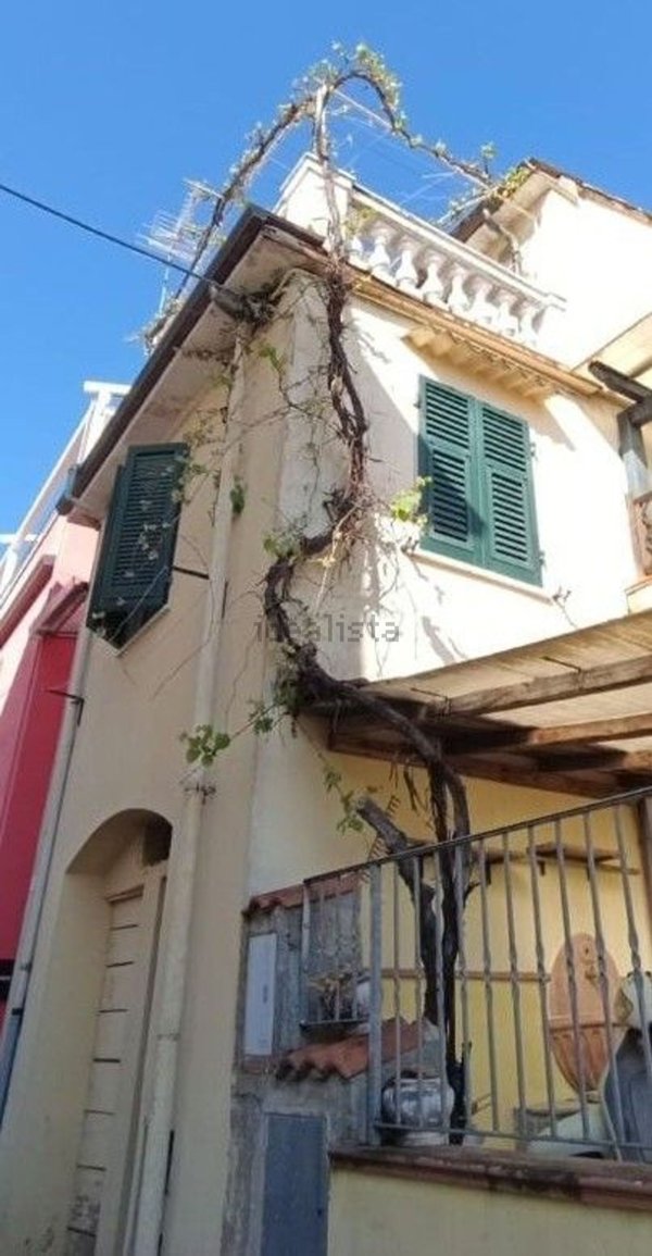 casa indipendente in vendita a Massa