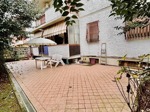 appartamento in vendita a Massa in zona Centro Storico