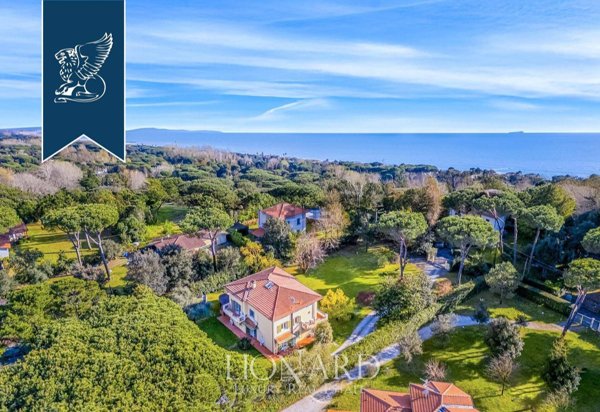 casa indipendente in vendita a Massa in zona Marina dei Ronchi