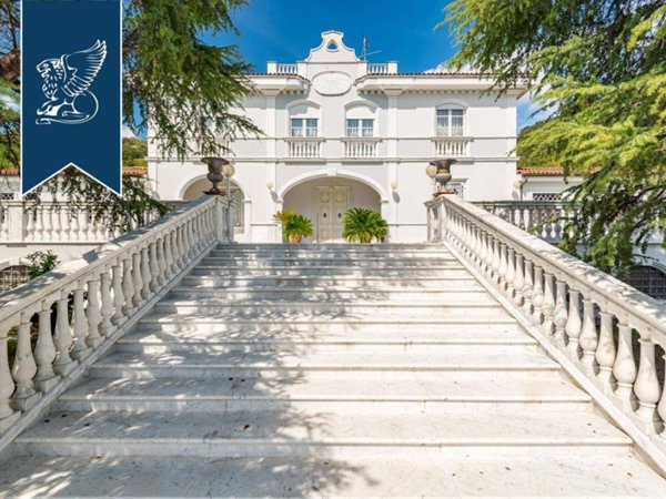 casa indipendente in vendita a Massa in zona Romagnano