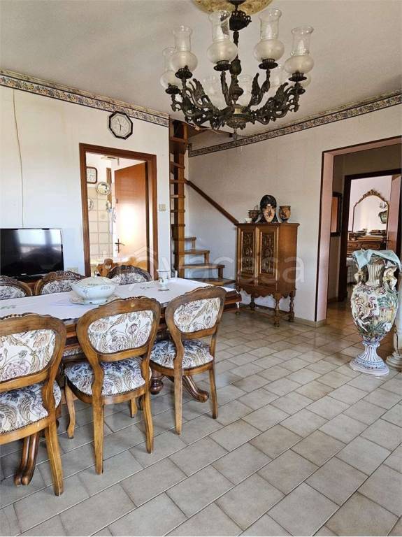 appartamento in vendita a Massa in zona Marina di Massa