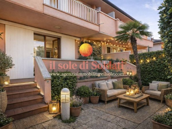 casa indipendente in vendita a Massa in zona Marina dei Ronchi