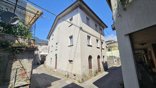 casa indipendente in vendita a Massa in zona Centro Storico