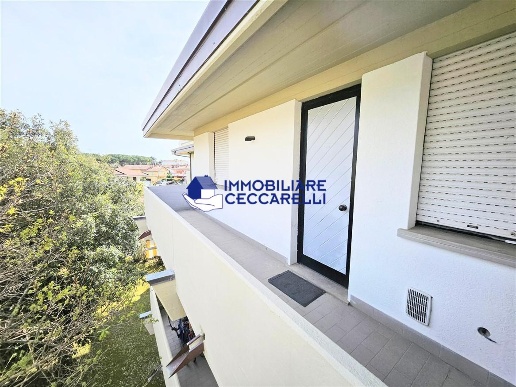 appartamento in vendita a Massa in zona Marina dei Ronchi