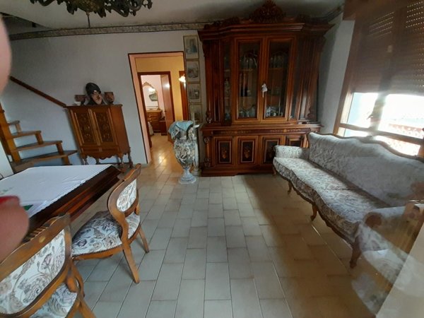 appartamento in vendita a Massa in zona Centro Storico