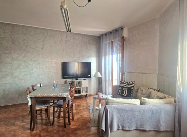 appartamento in vendita a Massa in zona Marina di Massa