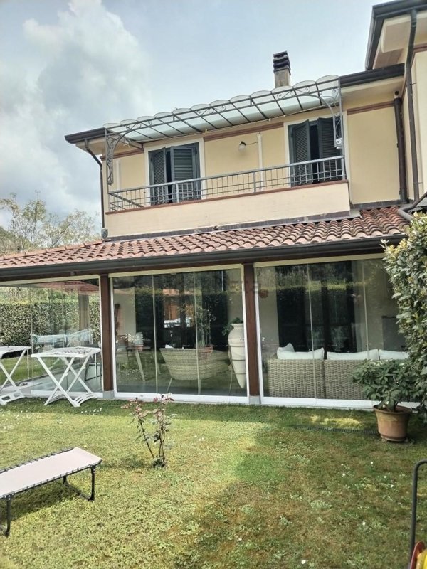 casa indipendente in vendita a Massa in zona Mirteto