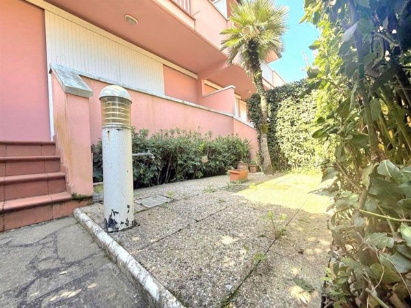 casa indipendente in vendita a Massa in zona Marina dei Ronchi