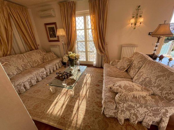 appartamento in vendita a Massa in zona Centro Storico