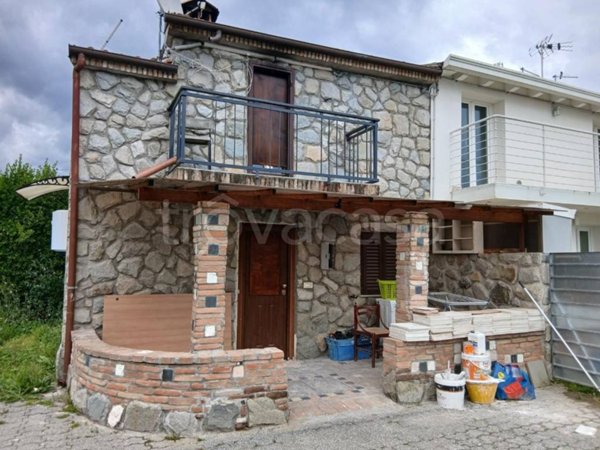 casa indipendente in vendita a Massa in zona Castagnola