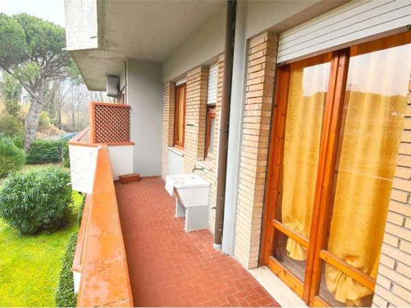 appartamento in vendita a Massa in zona Marina di Massa