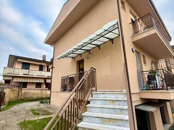 appartamento in vendita a Massa in zona Marina di Massa