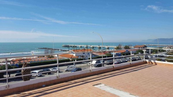 appartamento in vendita a Massa in zona Marina di Massa
