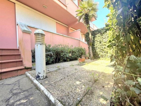 casa indipendente in vendita a Massa in zona Marina dei Ronchi