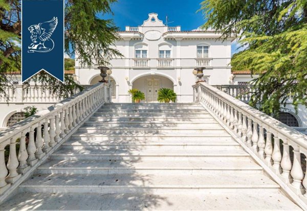 casa indipendente in vendita a Massa in zona Romagnano