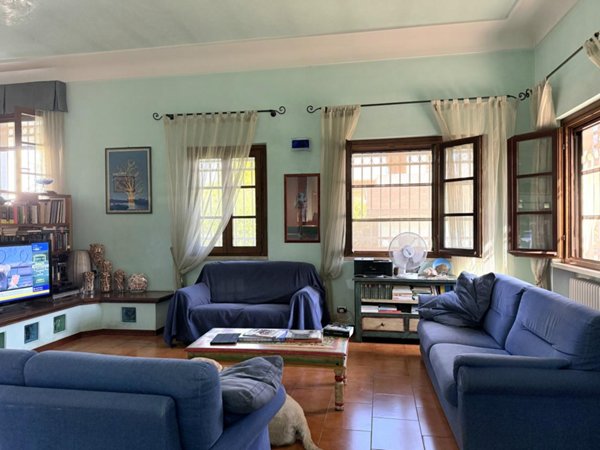 casa indipendente in vendita a Massa in zona Marina dei Ronchi