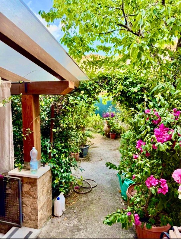 casa indipendente in vendita a Massa in zona Centro Storico