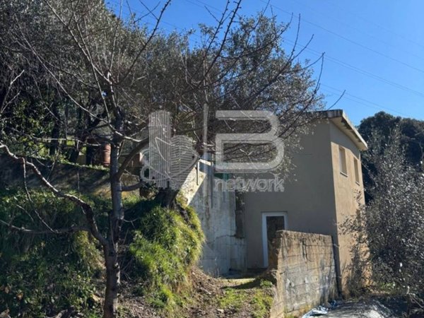 casa indipendente in vendita a Massa