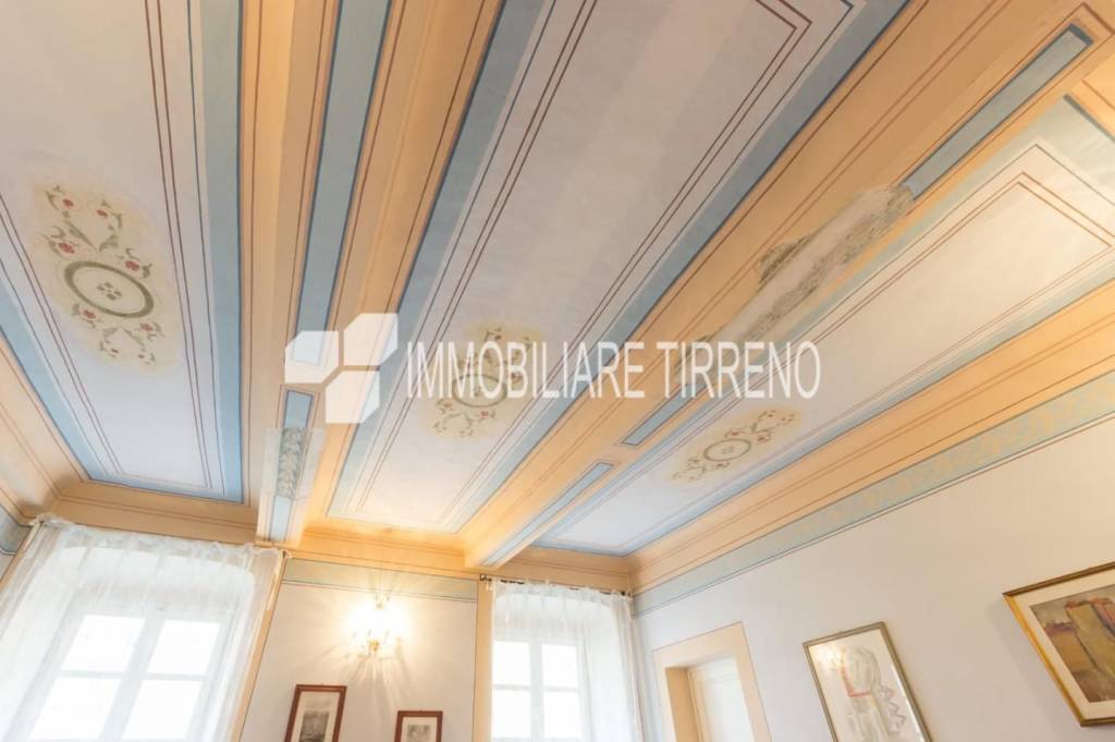 appartamento in vendita a Massa in zona Centro Storico